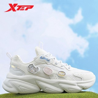 Xtep รองเท้าผ้าใบหนัง ระบายอากาศ หนา กันลื่น ใส่สบาย สไตล์เรโทร สําหรับผู้หญิง