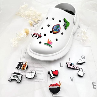 Crocs Jibbitz จี้รูปการ์ตูนแอปเปิ้ล ปลา และตัวอักษร สําหรับตกแต่งรองเท้า DIY