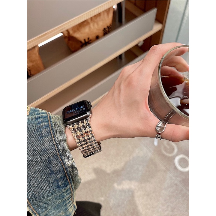 ♕♗ﺴSaint Platinum เหมาะสำหรับ Apple s8 สายนาฬิกา applewatch8 Ultra iWatch7 หนัง SE ฤดูใบไม้ร่วงและฤดูหนาวตุ๊กตาผู้หญิงรุ