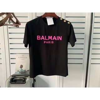 Balmain  เสื้อยืด ผ้าฝ้าย ทรงหลวม พิมพ์ลายตัวอักษร แต่งหัวเข็มขัด สีทอง แฟชั่นฤดูใบไม้ผลิ และฤดูร้อน สําหรับคู่รัก