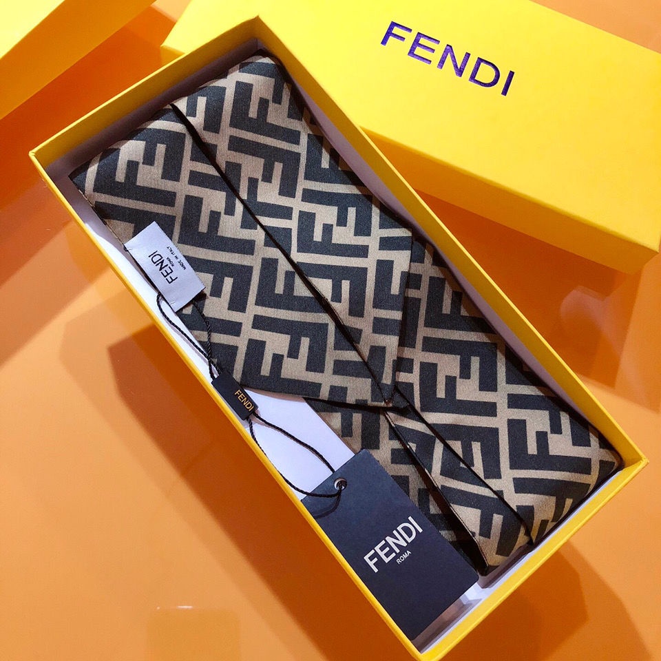 ที่คาดผมลําแสงขนาดเล็ก fendi ที่คาดผม F family Jindian (ขนาดยาว ไม่ใช่รุ่นลด)