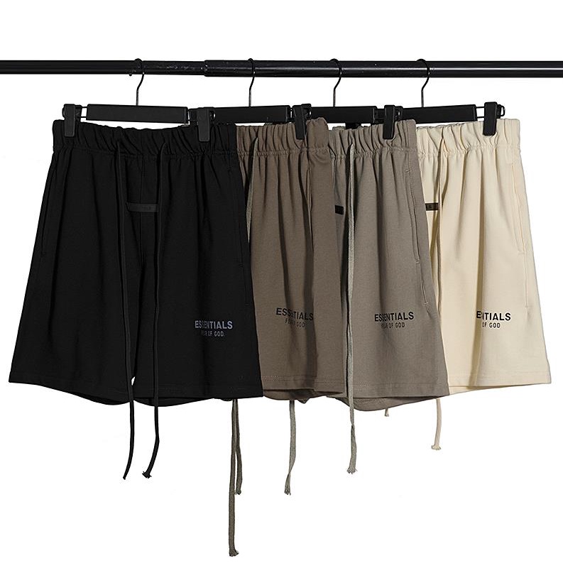 กางเกงขาสั้น FEAR OF GOD ESSENTIALS สไตล์.High Street ดีไซน์สองเส้น พร้อมสายคล้องสะท้อนแสง