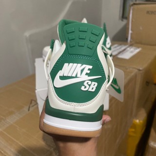 Air Jordan 4 x Nike SB `Green (ชายและหญิง)