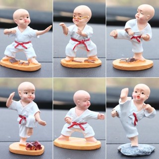 ตุ๊กตาเรซิ่น รูปการ์ตูน Kung Fu Little Monk สีขาว แบบสร้างสรรค์ สําหรับตกแต่งรถยนต์