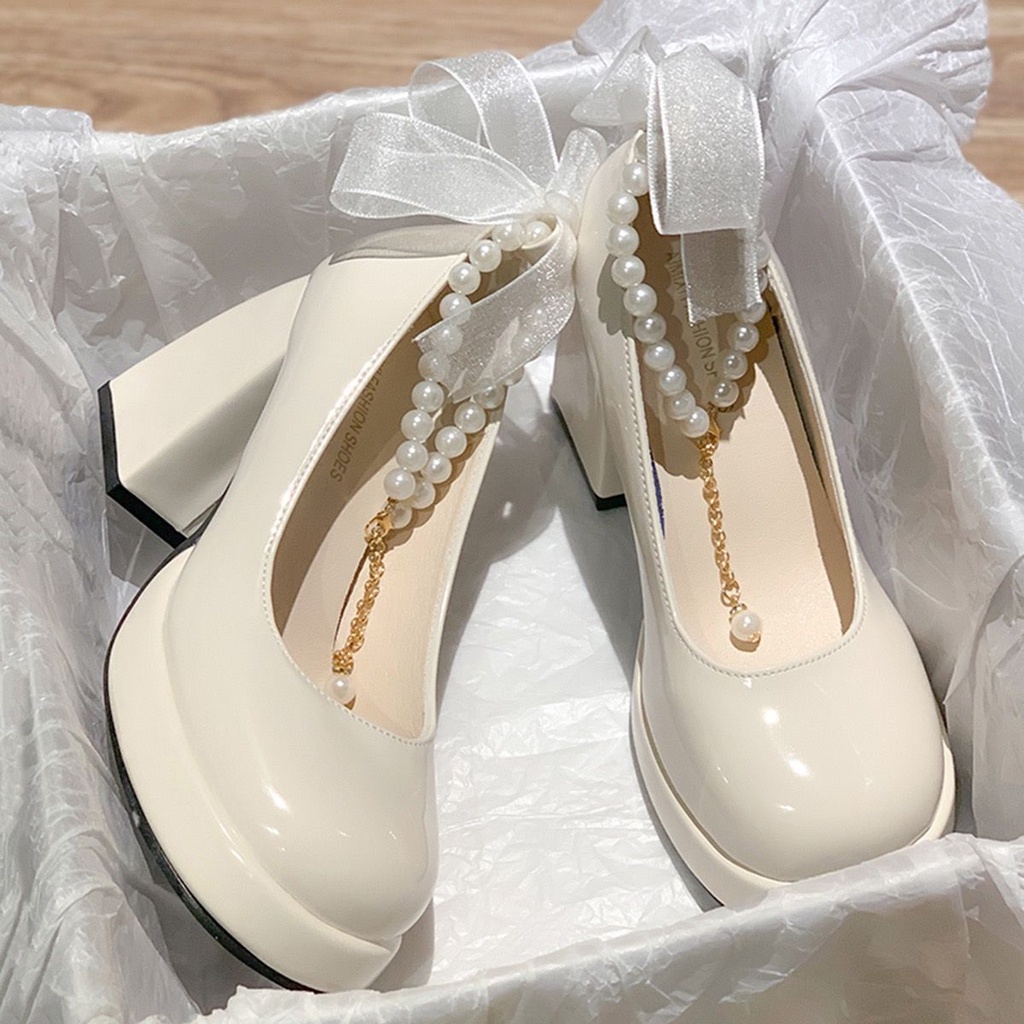 390 บาท รองเท้าส้นสูง หนังนิ่ม ส้นหนา ประดับไข่มุก สีขาว สไตล์ฝรั่งเศสย้อนยุค สําหรับเพื่อนเจ้าสาว 2023 Women Shoes