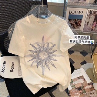 เสื้อยืด พิมพ์ลายดาวเคราะห์ Dior s new CD เข้ากับทุกการแต่งกาย แฟชั่นสําหรับผู้ชาย และผู้หญิง