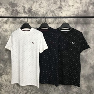 Fredperry เสื้อยืดแขนสั้นลําลอง คอกลม ผ้าฝ้าย ปักลายจุด แฟชั่นฤดูร้อน สําหรับผู้ชาย และผู้หญิง