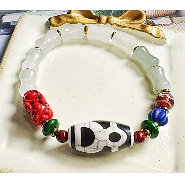 ทิเบต Dzi ลูกปัด God of Wealth Dzi ลูกปัดทิเบตเก่า Mine Dragon Scale รูปแบบ God of Wealth Dzi ลูกปัด