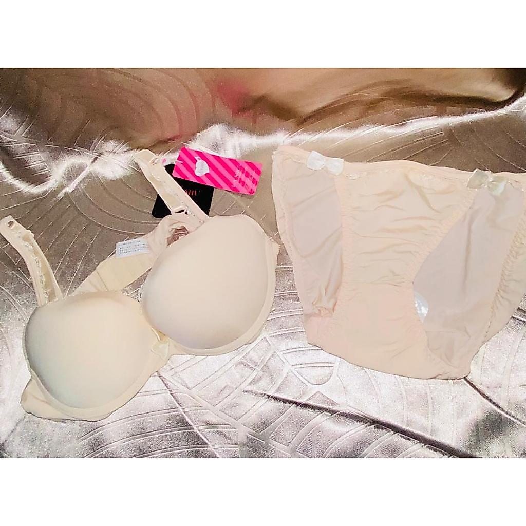 ชุดบราและกางเกงใน Underwire Push Up สําหรับผู้หญิงสีผิวสีเบจ