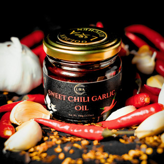 Golden L.A Kitchen Sweet Chili Garlic Oil 100g Healthy Choice Spicy Flavor Sauce