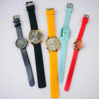 BIG SALE!!!!RANDOM COLOR AND Design!!!Fashion Analog Display For Men And Women