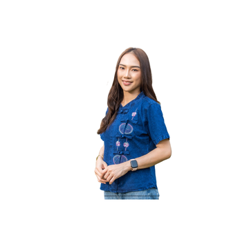 (จันทร์ดีหม้อห้อม) เสื้อหม้อห้อมคอจีนกระดุมป้ายเข้ารูปปักลาย(2โทนสี)