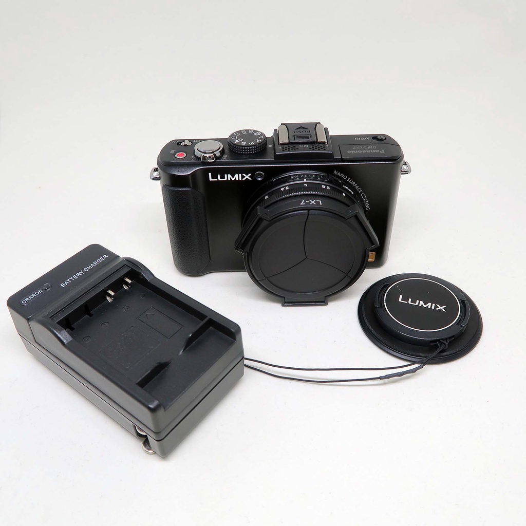กล้อง Panasonic Lumix LX7 เลนส์ Leica Summilux 1.4-2.3 ( มือสอง ) กล้องดิจิตอล