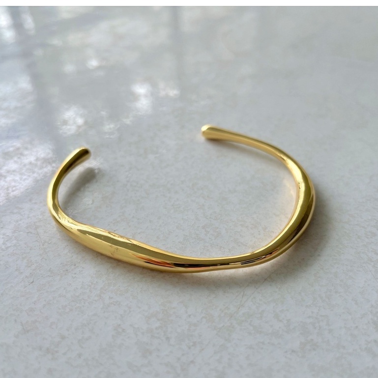𝐴𝑆𝐻𝐼𝑅𝐴 (18k gold plated) soul stianless bangle