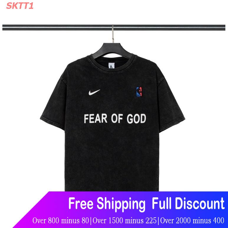 SKTT1 เสื้อยืดลำลอง พร้อมส่ง Fear Of God Essentials เสื้อยืดคอกลมแขนสั้นล้างทําความสะอาดได้ Unisex Men's Women's T-shirt