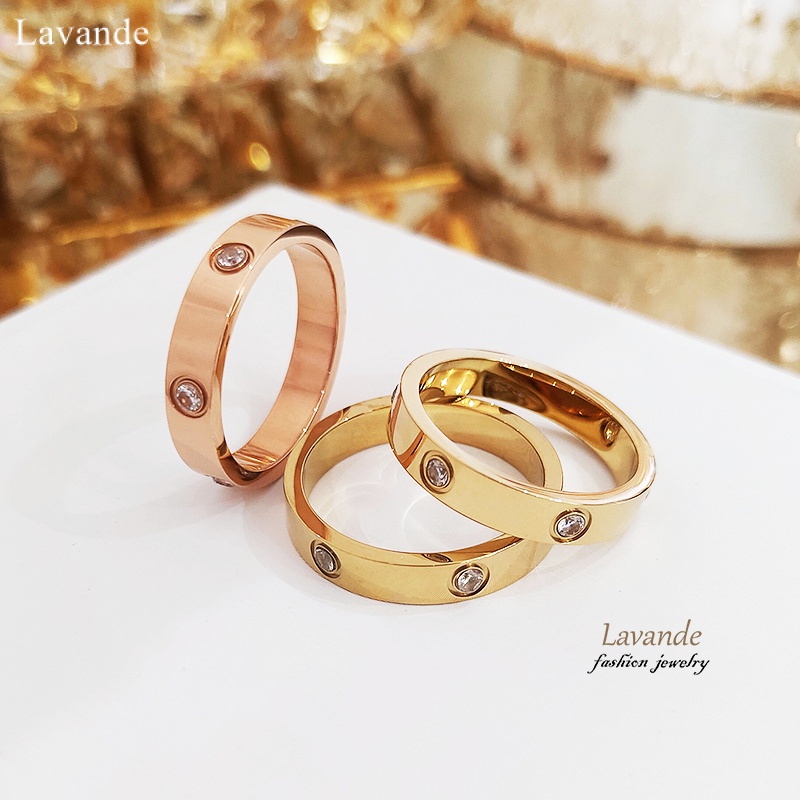 LAVANDE แหวนเพทายเหล็กไทเทเนียมหญิงแฟชั่นที่ไม่ซ้ํากันไม่ซีดจาง 18K ทองสแตนเลสล้างทําความสะอาดได้คู่หมั้นแหวน KXWU