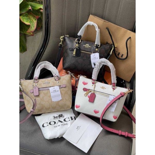 กระเป๋าสะพายมินิ💞COACH MINI GALLERY CROSSBODY IN SIGNATURE