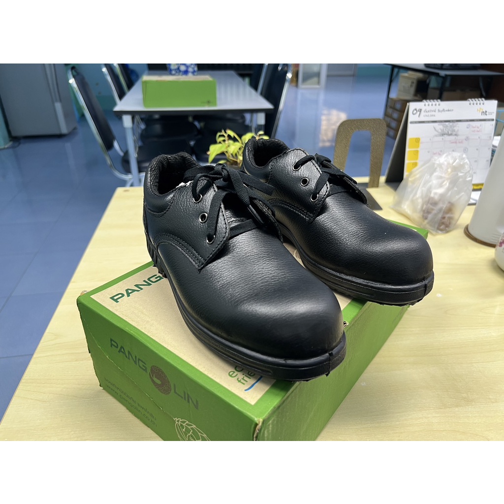 รองเท้า safety ยี่ห้อ Pangolin สีดำ เบอร์ 4
