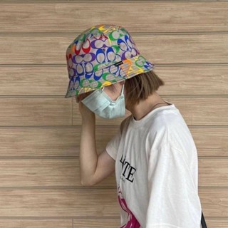 👒👒🧢🧢พร้อมส่ง  งาน Shop #หมวก #Coach Rainbow Signature Bucket Hat ใส่สวยเด่น น่ารักฝุดๆ