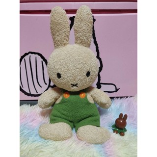 Miffy ตุ๊กตาน้องกระต่ายมิฟฟี่ ใส่เอี้ยมสีเขียวน่ารักมากๆ