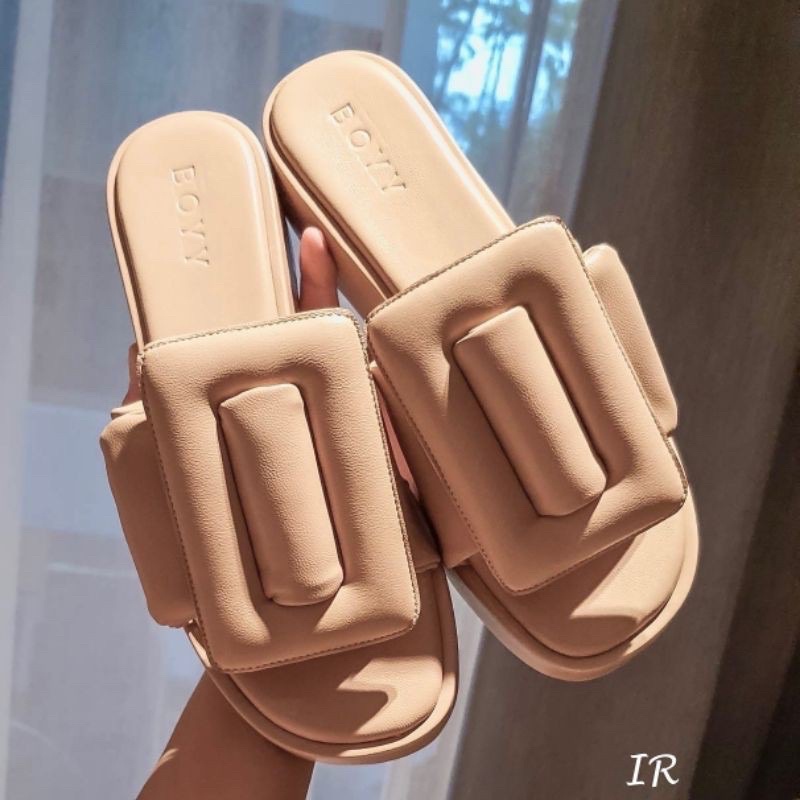 รองเท้าแตะ BOYY สีครีมนู้ด