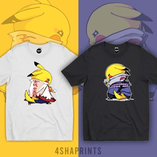 Tee เสื้อสีขาว - นารูโตะ X PIKACHU ซาสึเกะและนารูโตะ Pikachu เวอร์ชั่นอะนิเมะ Tshirt | 4shaPrints