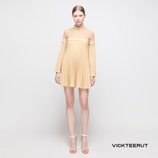 VICKTEERUT Off Shoulder Mini Pleated Dress เดรสสั้นเปิดไหล่ อัดพลีท