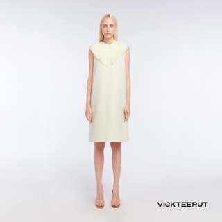 VICKTEERUT Re-Edition Sleeveless Shift Dress with Pleat Detail เดรสแขนกุด ทรงตรง ตกแต่งพลีท