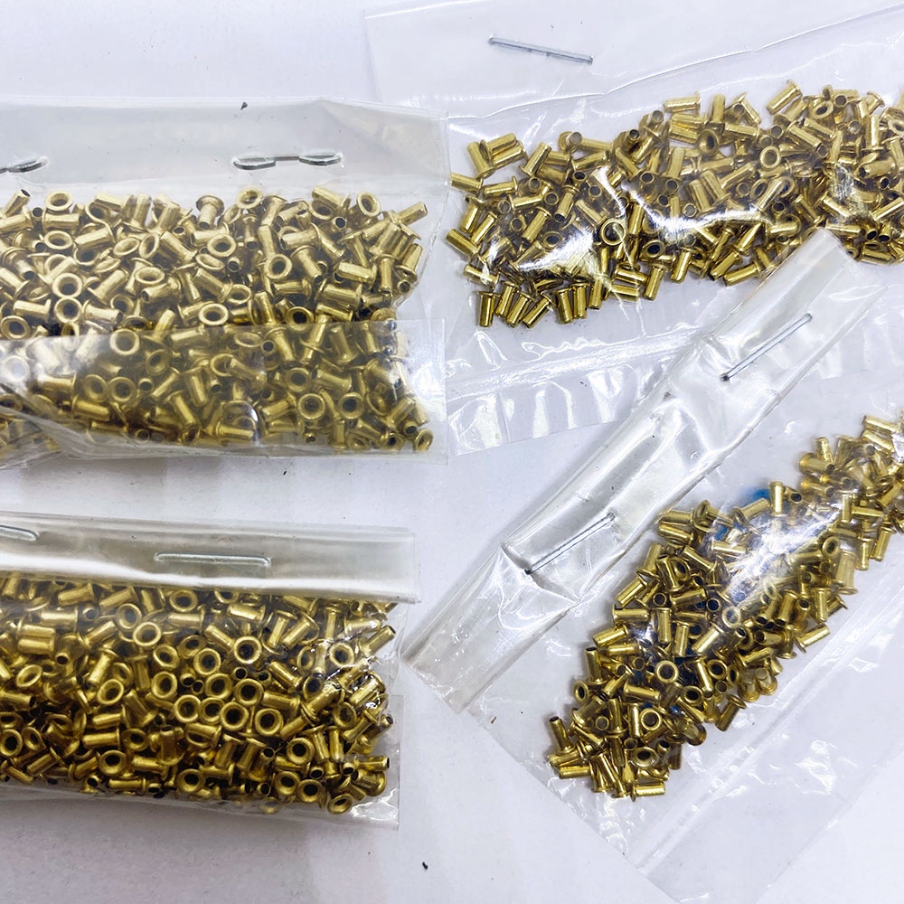 ตาไก่จิ๋ว#1.3x3 เนื้อทองเหลือง วงนอกกว้าง1.3มิล วงในกว้าง0.8มิล ความสูง3มิล ความกว้างปีก2มิล 100ตัว 