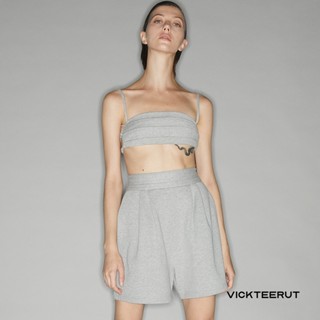 VICKTEERUT Pleated Waistband Shorts กางเกงขาสั้น ขอบเอวตีเกล็ด