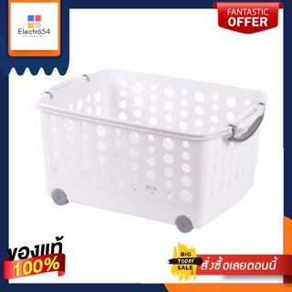 ตะกร้าใส่ของทรงสี่เหลี่ยมสีขาว มีล้อเลื่อนWhite rectangular storage basket with wheels.