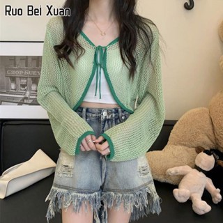 RUO BEI XUAN เสื้อสเวตเตอร์ถักผู้หญิงสั้นเสื้อถักลูกไม้ขึ้นการออกแบบของผู้หญิงคาร์ดิแกนขนาดเล็ก