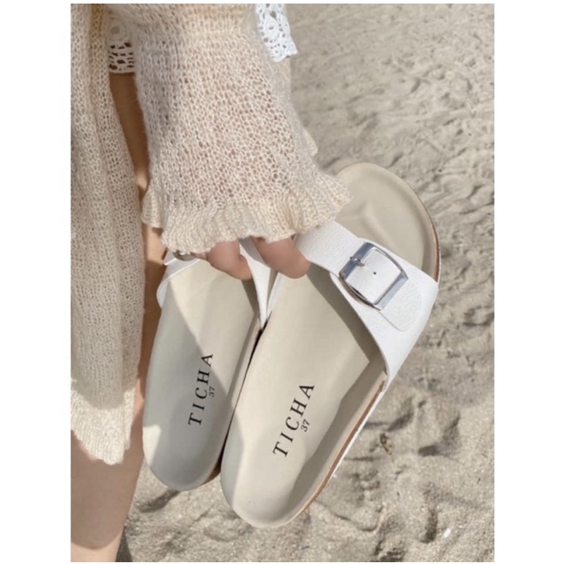 รองเท้า TICHA ไซต์ 39