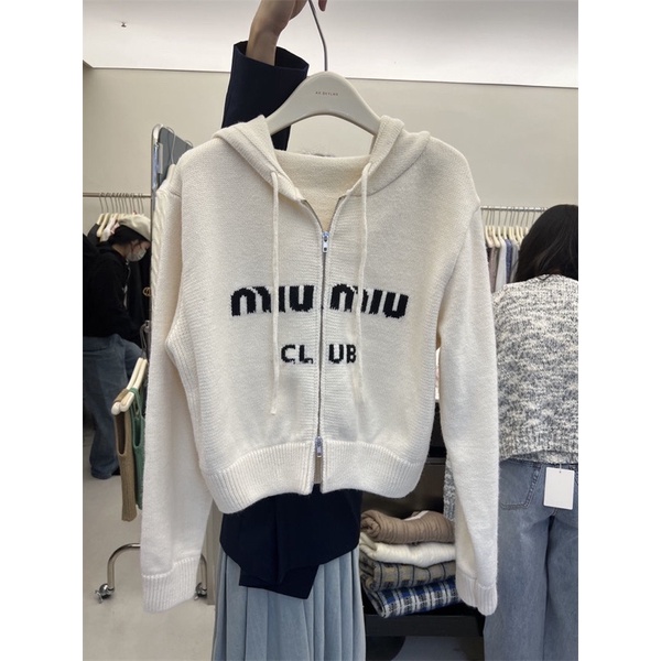 Miumiu เสื้อคลุมไหมพรมทอ