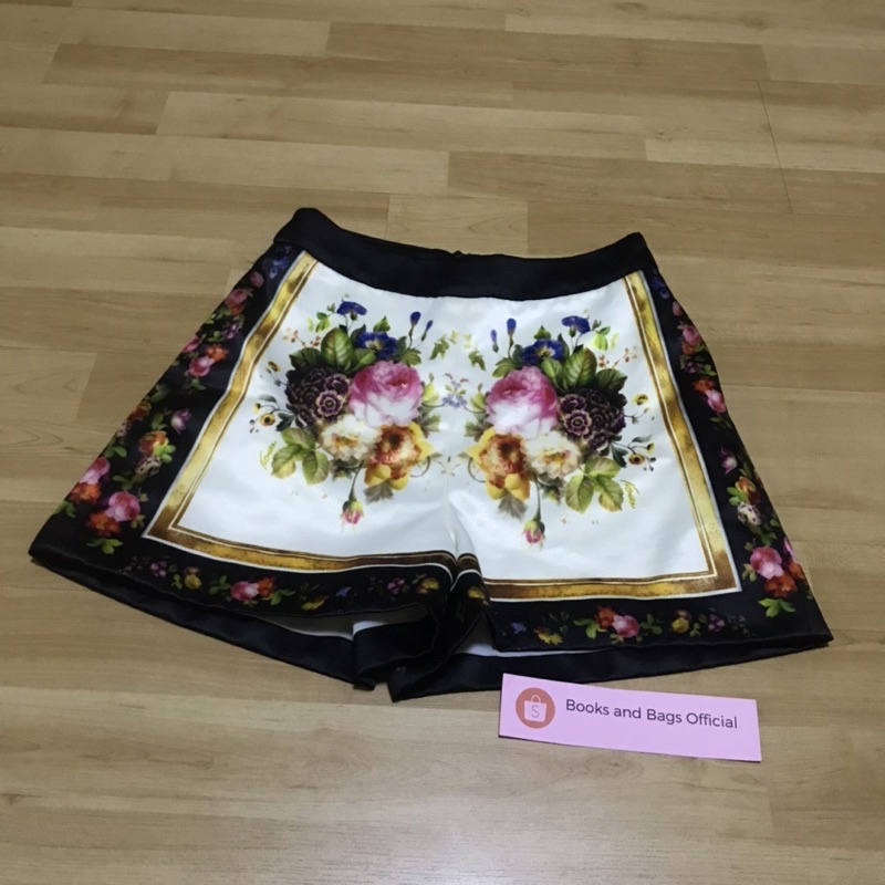 Vatanika Printed Shorts กางเกงขาสั้น พิมพ์ลานดอกไม้ วาทนิกา