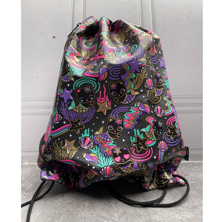 Smiggle ATTACH HEY DRAWSTRING BAG BLACK CAT - SMIGGLE กระเป๋าเป้สะพายหลัง