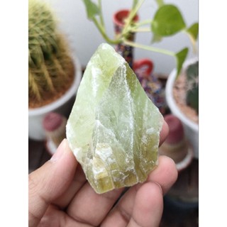 ☘️ กรีนแคลไซต์ สีเขียวสด แบบก้อนดิบธรรมชาติ ทรงสวย( Green Calcite )