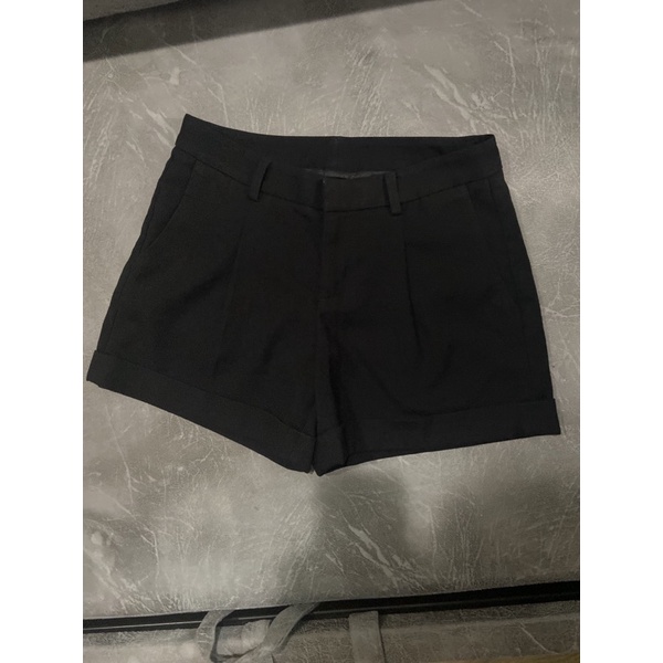 กางเกงขาสั้นสีดำ ยี่ห้อ uinqlo
