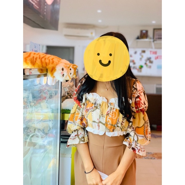 ส่งต่อชุดจั๊มสูทขายาวซิปหน้า สีเบจ ไซต์ประมาณ L มือสอง ป้าย P.pream shop