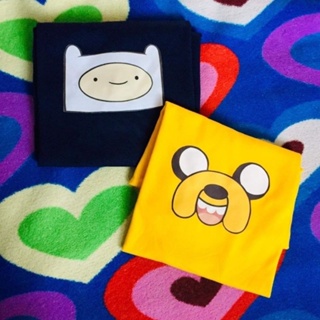 เสื้อคู่วินเทจ Tee ADVENTURE TIME เสื้อยืดปรับแต่งคําสั่ง tees คุณภาพสูง unisex ^jO ชุดเซ็ต 2 ชิ้น