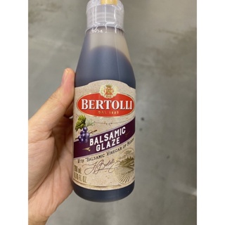 Balsamic Glaze ( Bertolli Brand ) 200 Ml. บาลสามิก เกลซ ( ซอสบาลสามิก สำหรับราดหน้า เพื่อเพิ่มรสชาติ หรือ ตกแต่งหน้าอาหารคาวและหวาน ) ตรา เบอร์ทอลลี่