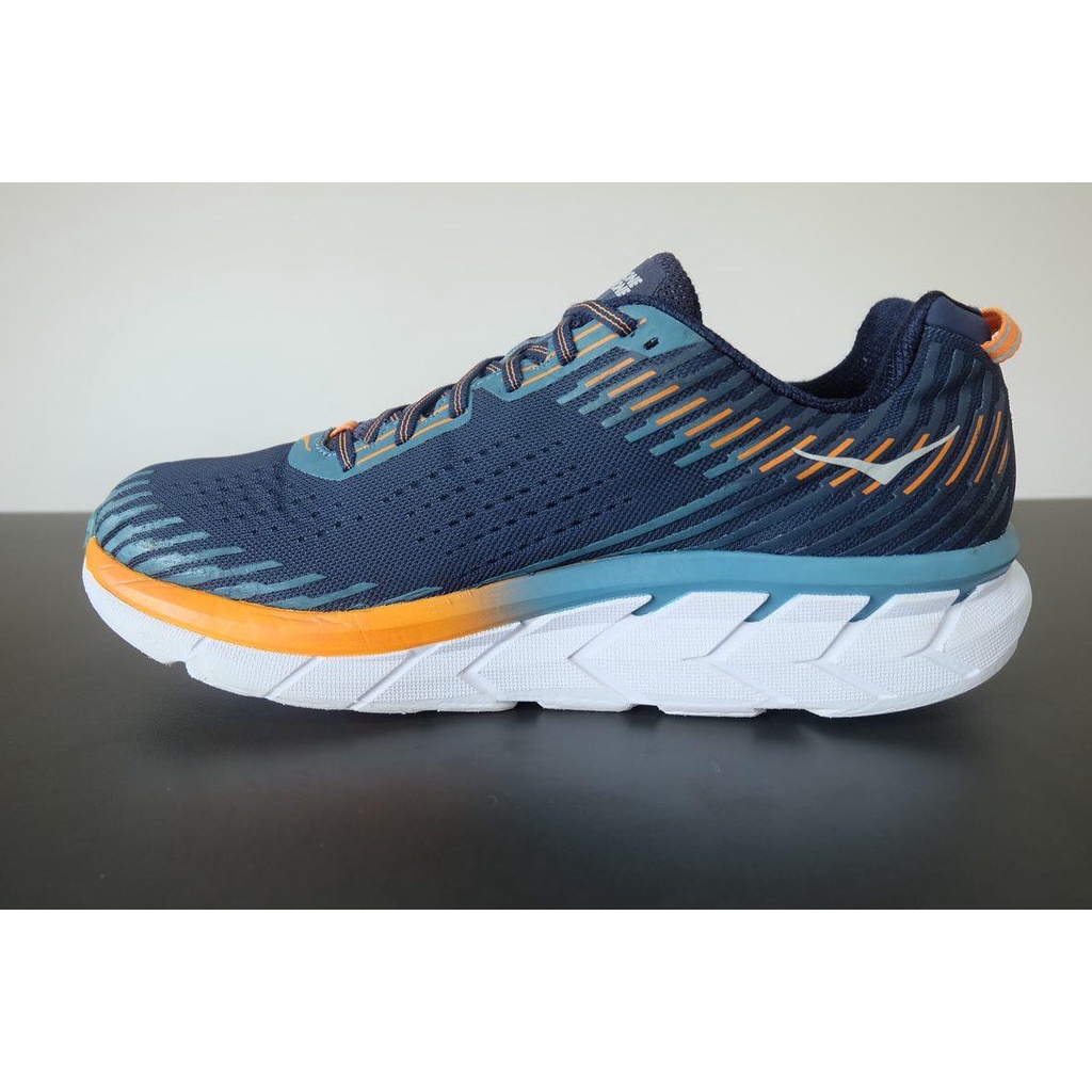 รองเท้าวิ่งมือสอง Hoka Clifton 5