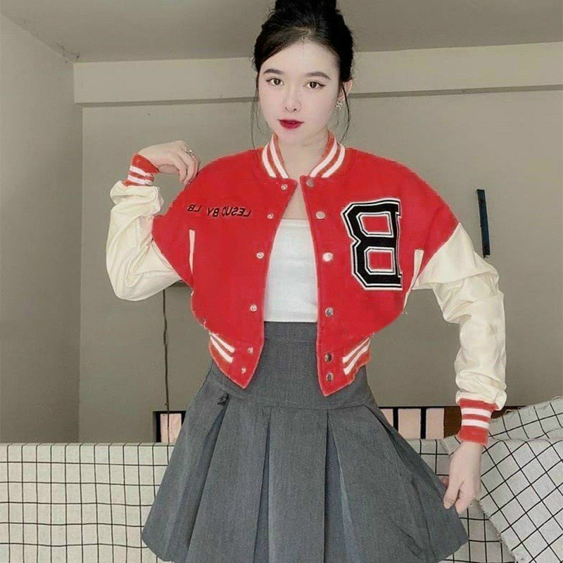 เสื้อแจ็คเก็ตบอมเบอร์เสื้อครอปรูปตัว ข สําหรับผู้หญิงทรงปีกค้างคาวแขนขาวกว้างกระดุมเซ็กซี่รุ่นใหม่ 2022