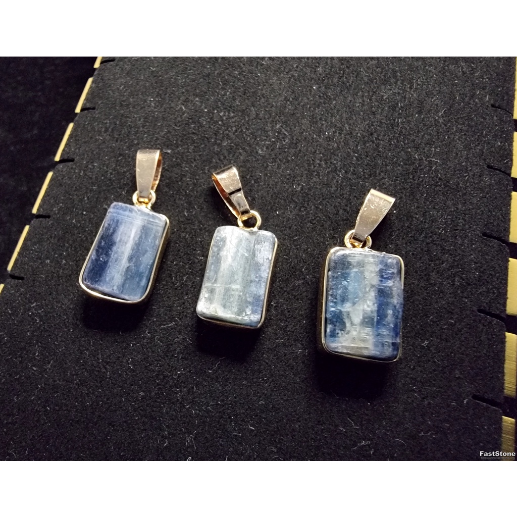 Blue Kyanite Quartz Booster Stone Pendant Full Natural Frame 17mm F757