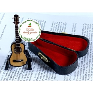 🎸 พร้อมส่ง 🎸 โมเดลกีต้าร์ Miniature Guitar ของสะสม โมเดลเครื่องดนตรี เล่นคู่กับตุ๊กตาซิลวาเนียน Sylvanian งานไม้