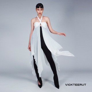 VICKTEERUT Halter Neck Pleated Blouse เสื้อสายคล้องคอ ตกแต่งพลีท