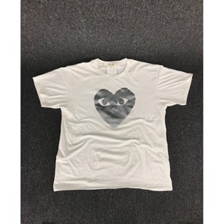 เสื้อโอเวอร์ไซ เสื้อยืดสีขาวผู้ชาย เสื้อสาวอวบ - เสื้อยืดพิมพ์ลาย COMME DES GARCONS Men (PLAY) Tee
