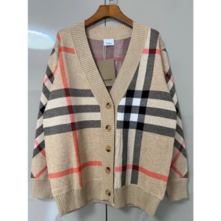 BURBERRY VINTAGE CHECK V-NECK JACQUARD KNITTED CARDIGAN BROWN เสื้อคลุมแขนยาว คาร์ดิแกน เบอเบอรี่ ผ้าไหมพรม ลายสก็อต