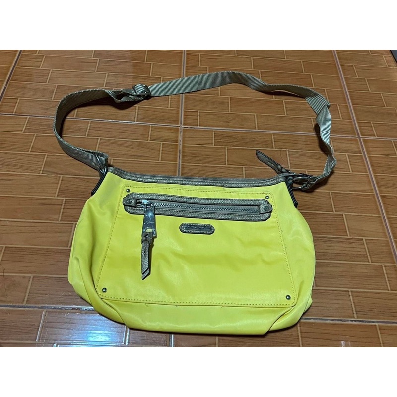 กระเป๋าสะพาย Dana Buchman