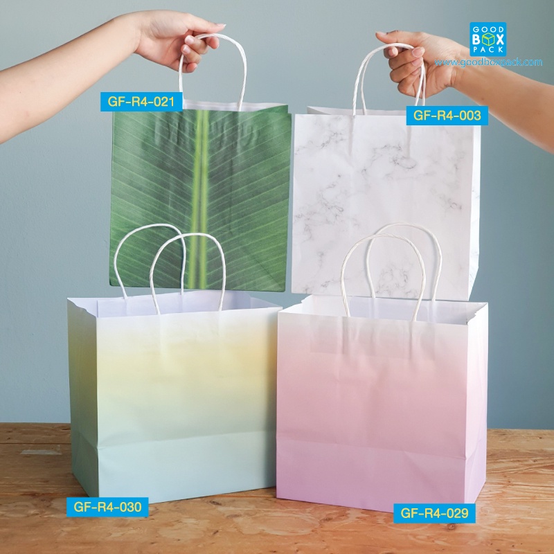 Goodboxpack (แพ็คละ25ใบ)ถุงกระดาษขาว,คราฟท์/ถุงหูหิ้ว ก้นกว้าง ไซส์ M พิมพ์ลาย ขนาดกว้าง 15 x ยาว 23 x สูง 23 ซม.